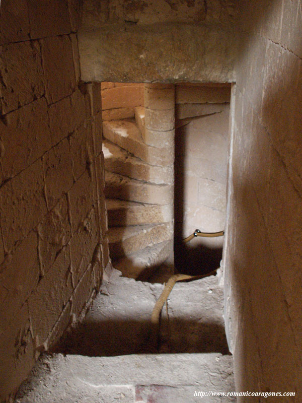 ESCALERA DE CARACOL DE ACCESO A LA TORRE